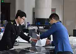 青岛海关签发全国首份中智自贸协定 新版原产地证书